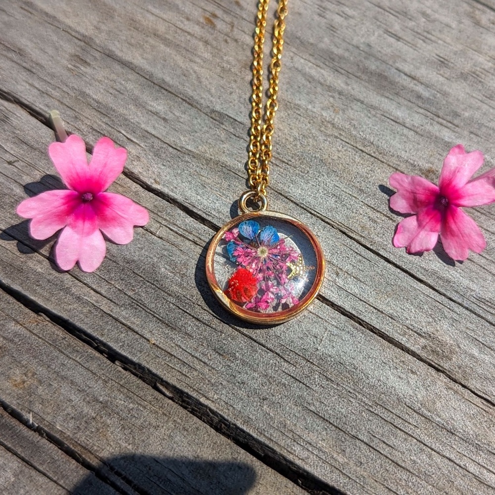 Pressed flower pendant with necklace